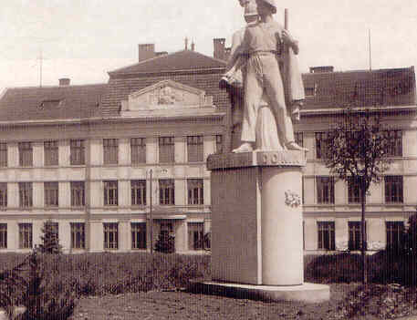 Pomník 1927